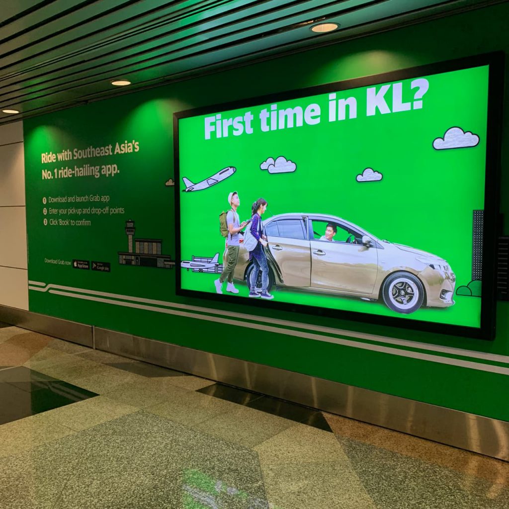 クアラルンプール国際空港KLIA内にあったGrabの広告