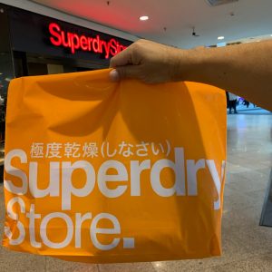 Superdry Storeの買い物袋