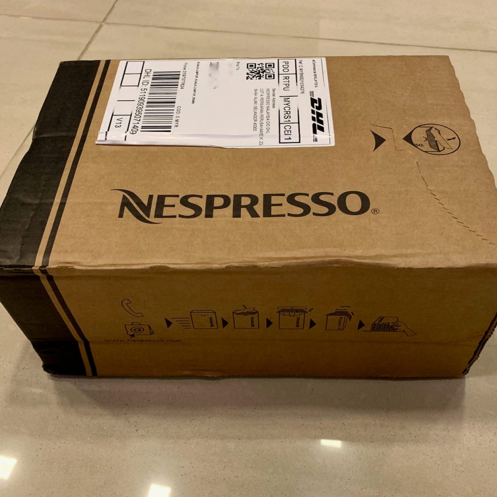 マレーシアでNespressoコーヒーを楽しむ、配達された箱